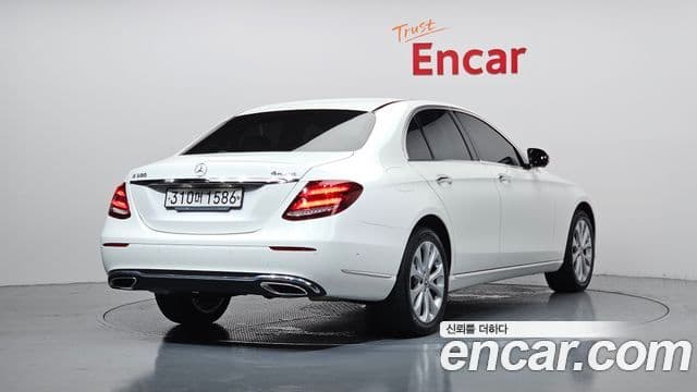 Clasa E E300 4MATIC Exclusive