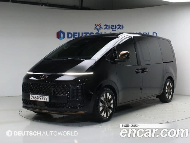Staria 4WD Lounge 9 locuri