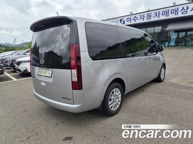 Staria Cargo 5 locuri