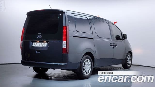 Staria L3.5 Cargo 3 locuri