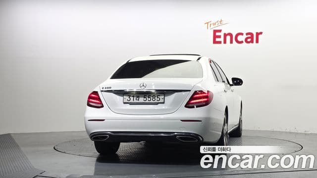 Clasa E E300 Avantgarde