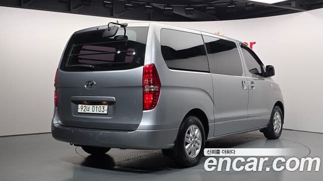 Grand Starex Van 3 locuri
