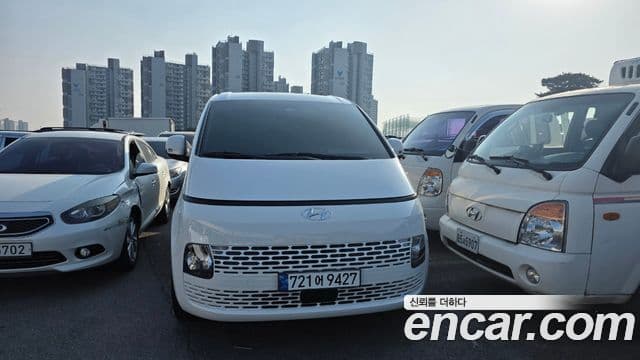 Staria Tourer 11 locuri