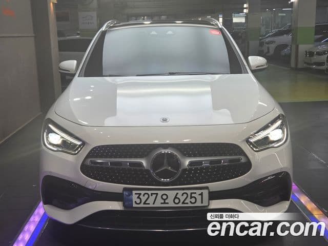 GLA- GLA250 4MATIC