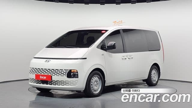 Staria Tourer 11 locuri
