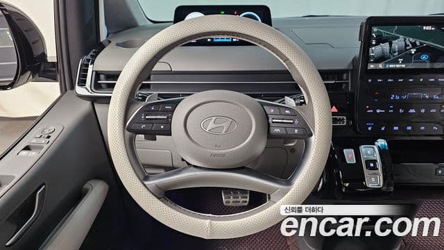 Staria 4WD Lounge 9 locuri