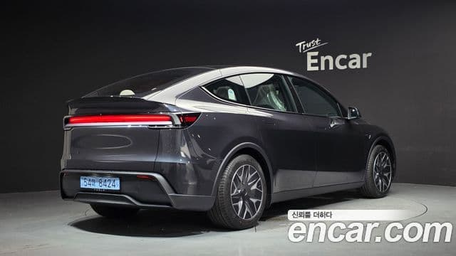 Y L Long Range AWD