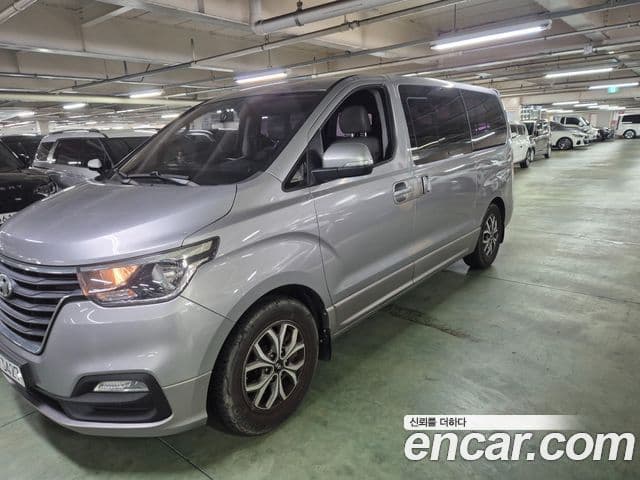 Grand Starex Urban 9 locuri