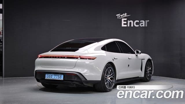 Taycan 4S