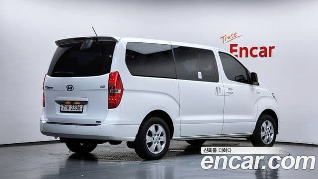 Grand Starex 4WD Wagon 12 locuri