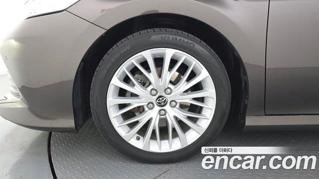 2.5 XLE Hybrid