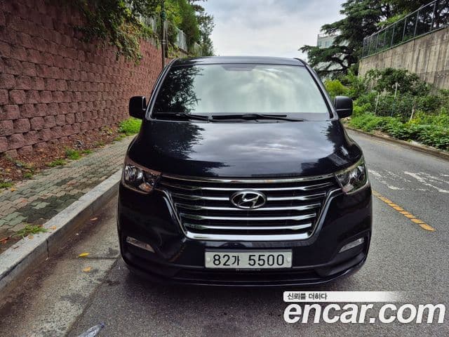 Grand Starex Van 3 locuri