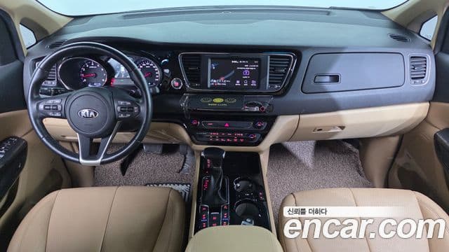 Carnival Benzină 7 locuri Hi-Limousine