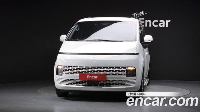Staria Tourer 9 locuri