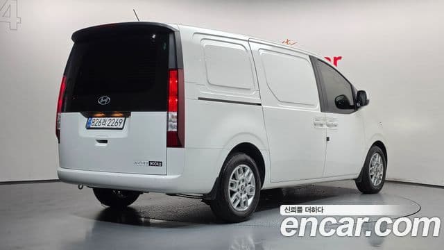Staria Cargo 3 locuri