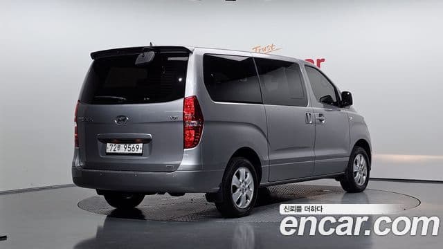 Grand Starex 4WD Wagon 12 locuri
