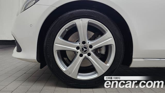 Clasa E E200 Avantgarde