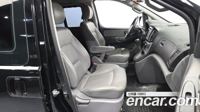 Grand Starex Wagon 11 locuri