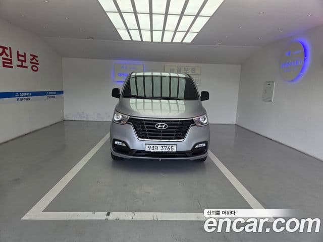 Grand Starex Van 3 locuri