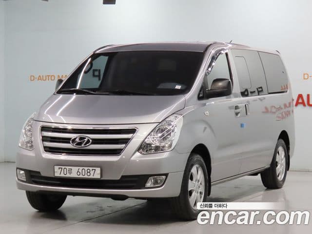 Grand Starex 4WD 12 locuri Wagon