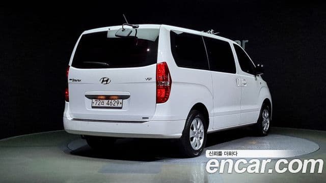 Grand Starex 4WD Wagon 11 locuri