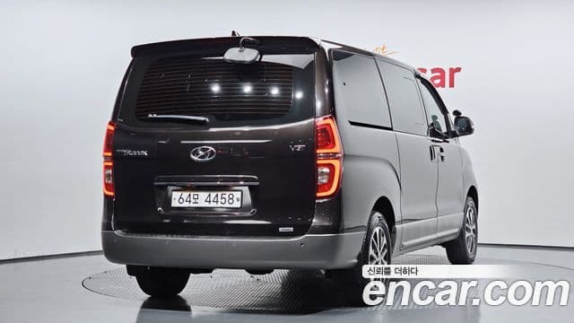 Grand Starex 4WD Urban 9 locuri