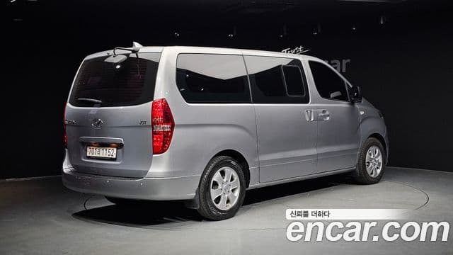 Grand Starex Wagon 12 locuri