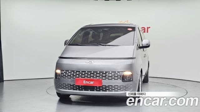 Staria Tourer 9 locuri