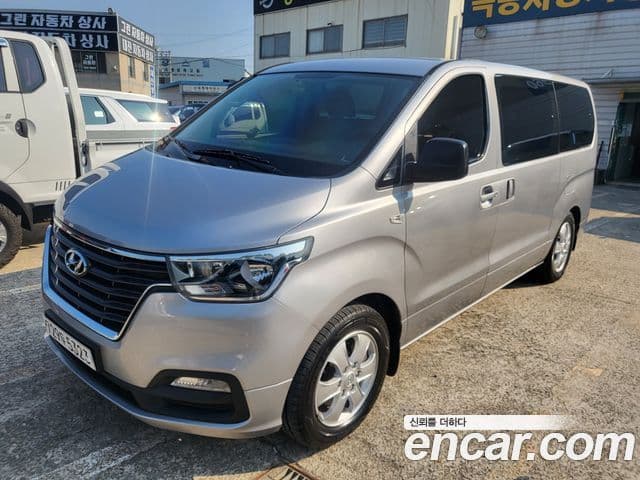 Grand Starex Wagon 12 locuri