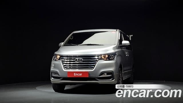 Grand Starex 4WD Urban 9 locuri
