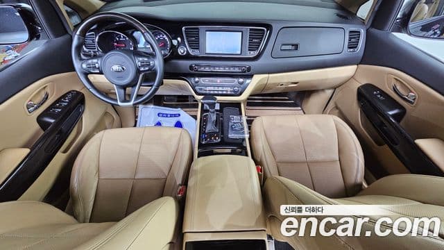 Carnival 7 locuri Limousine