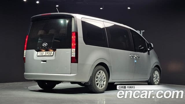 Staria 4WD Tourer 11 locuri