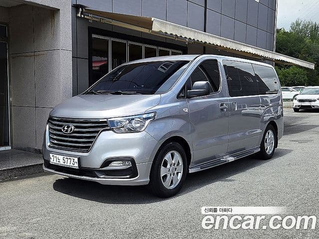 Grand Starex Wagon 12 locuri