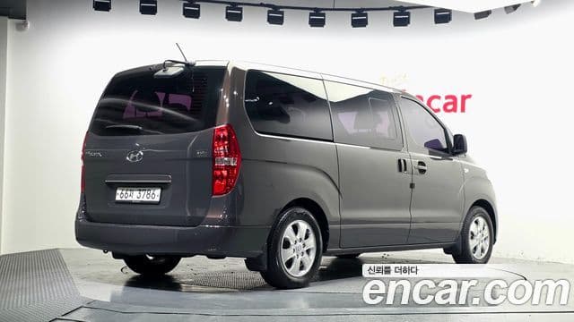 Grand Starex Urban 9 locuri