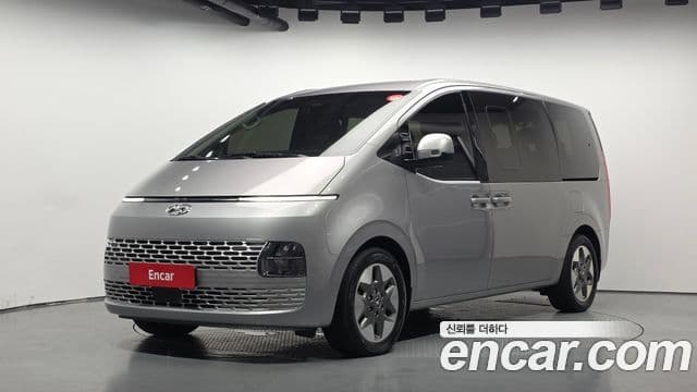Staria Tourer 11 locuri