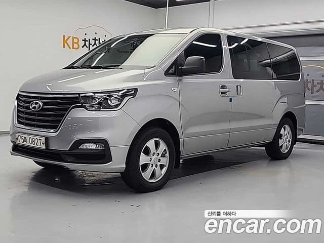 Grand Starex 4WD Wagon 12 locuri