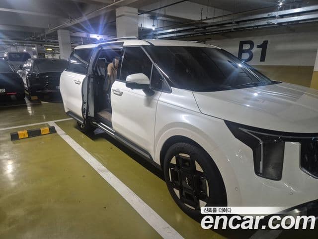Carnival HEV 9 locuri Noblesse