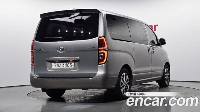 Grand Starex Urban 9 locuri