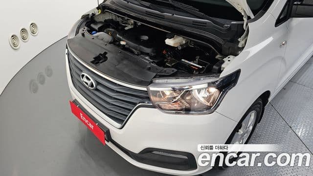 Grand Starex Wagon 12 locuri