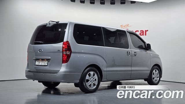 Grand Starex Wagon 11 locuri