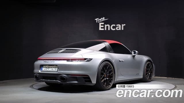 911 (992) 4 GTS