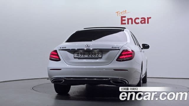 Clasa E E300 4MATIC Exclusive