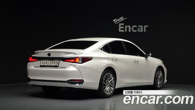 ES300h 7 Luxury Plus