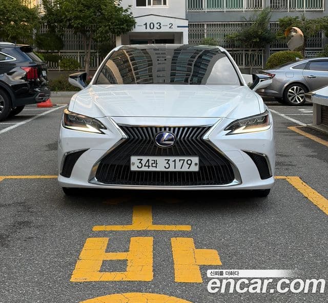 ES300h 7 Luxury Plus