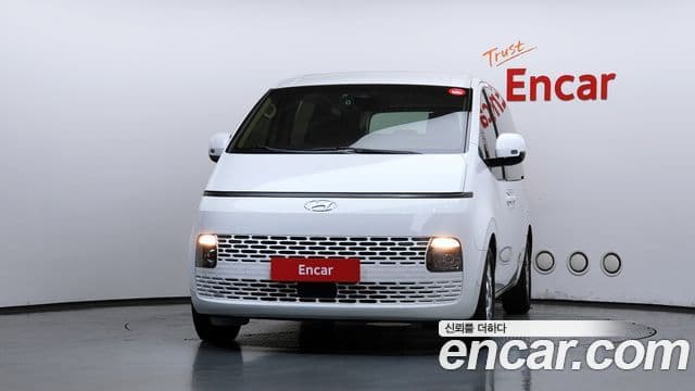 Staria Tourer 11 locuri