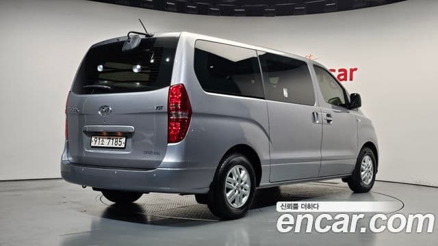Grand Starex Van 3 locuri