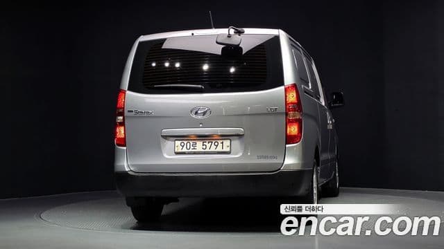 Grand Starex Van 3 locuri