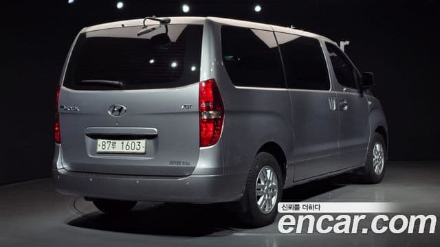 Grand Starex Van 3 locuri