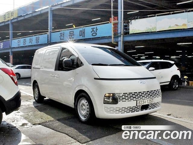 Staria Cargo 3 locuri