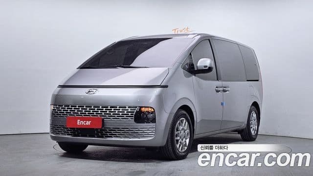 Staria Tourer 9 locuri